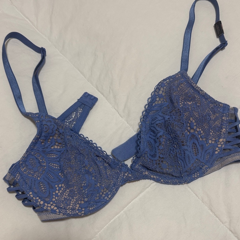 32C Victoria’s Secrets NEW sexy Lace Periwinkle Blue Bra - 32C